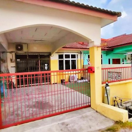 Homestay Melewar Parit Raja Extérieur photo